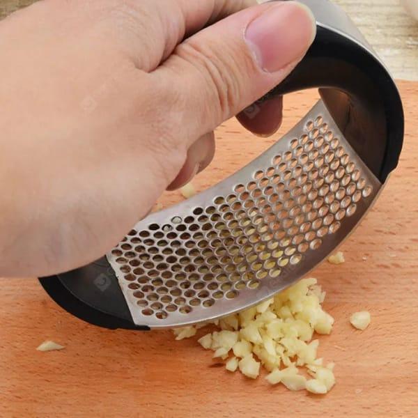 Stainless steel garlic press. 1 Pcs easy to use,ergonomic design for user comfort